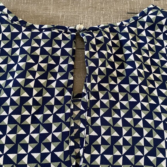 Lily White Women’s Blouse Size Medium Lightweight Shirt Sleeve Geometric Navy - Picture 6 of 7